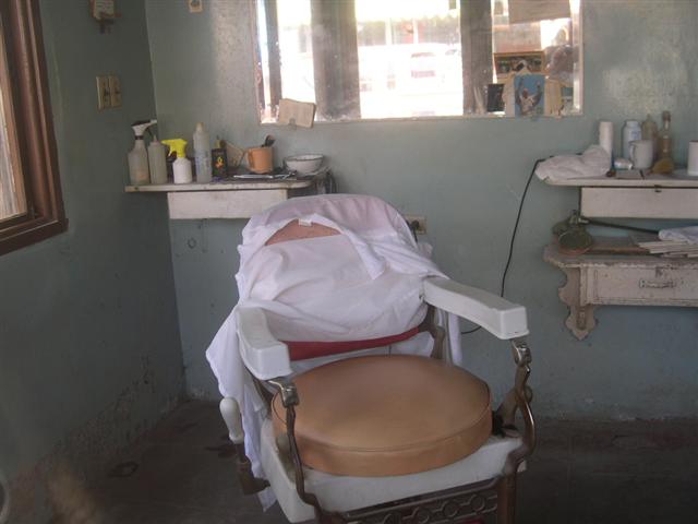 - Baja Sur barber chair.jpg - 35kB