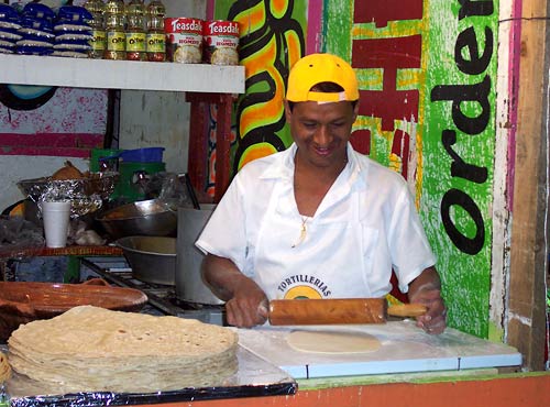 making-tortillas.jpg - 46kB