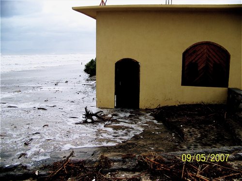 Boat House Flooding.jpg - 47kB