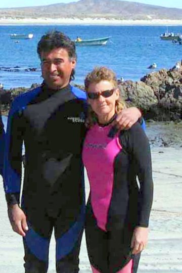 shari juan wet suits copy.jpg - 48kB