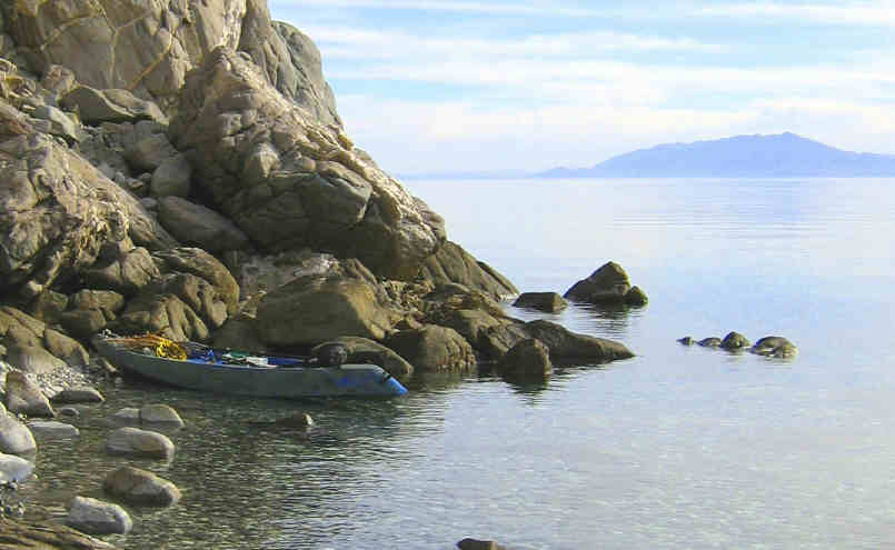 GAI Kayak calm shore_1_1_1.jpg - 35kB