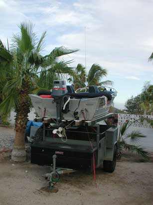 010122-Boat-at-El-Centenari.jpg - 16kB