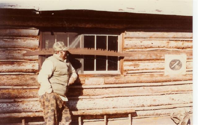 - 0 0 elk shack Bob 88.JPG - 43kB