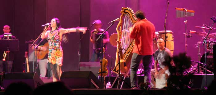 LilaDowns.jpg - 28kB