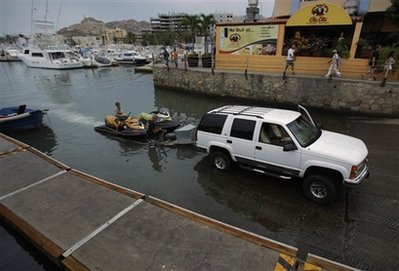 cabo-jetskis-outofwater.jpg - 28kB