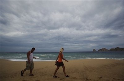 walking-beach-cabo.jpg - 15kB