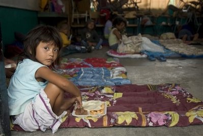 girl-in-shelter-csl.jpg - 27kB