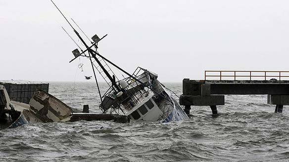 w-sunk-ship-jimena-RTR27DK3.jpg - 35kB