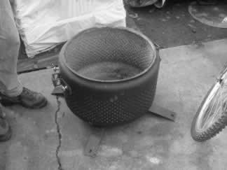 washer tub as fireplace.jpg - 7kB