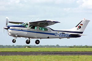 300px-Cessna.210.centurion.d-ebws.arp.jpg - 14kB