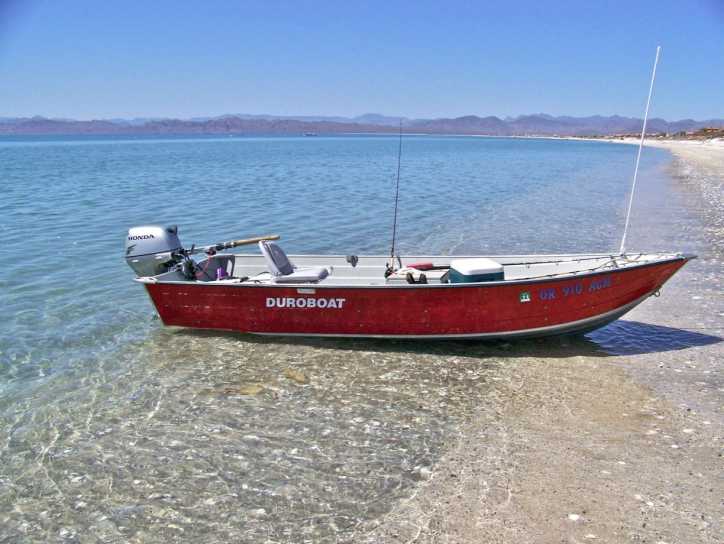 Boat ob Beach.jpg - 45kB