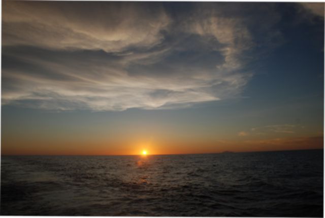 ferry ride sunset DSC_0388.jpg - 32kB