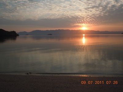 sunrise 9-7-11aa.JPG - 37kB