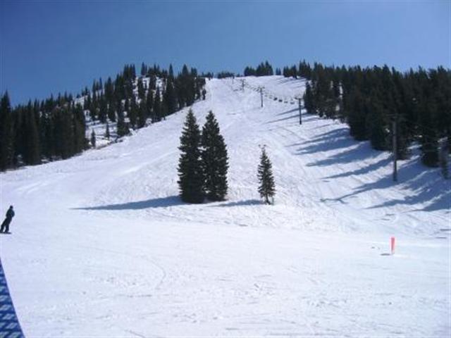 Skiing Easter 009 (Small).jpg - 37kB