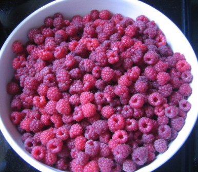 2012 Raspberries.jpg - 50kB