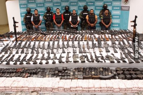 guns in Mexico.jpg - 46kB