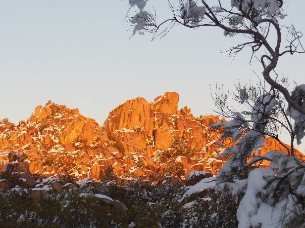 Snow + rocks from front yard 1-1-2015, lo res.jpg - 84kB