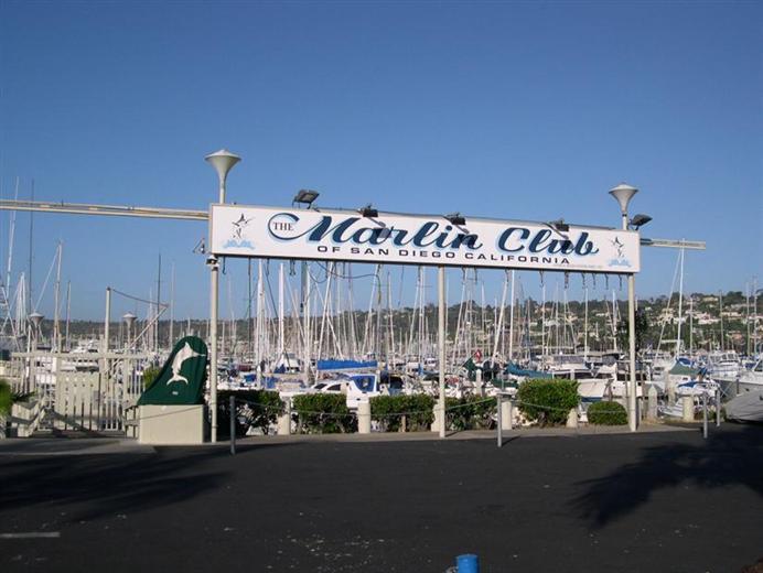 MARLIN CLUB  -oldest bar - Shelter Island-2003 (.jpg - 62kB