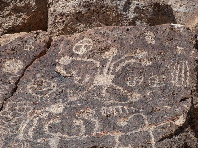 small fish slough petroglyphs (Small).JPG - 207kB