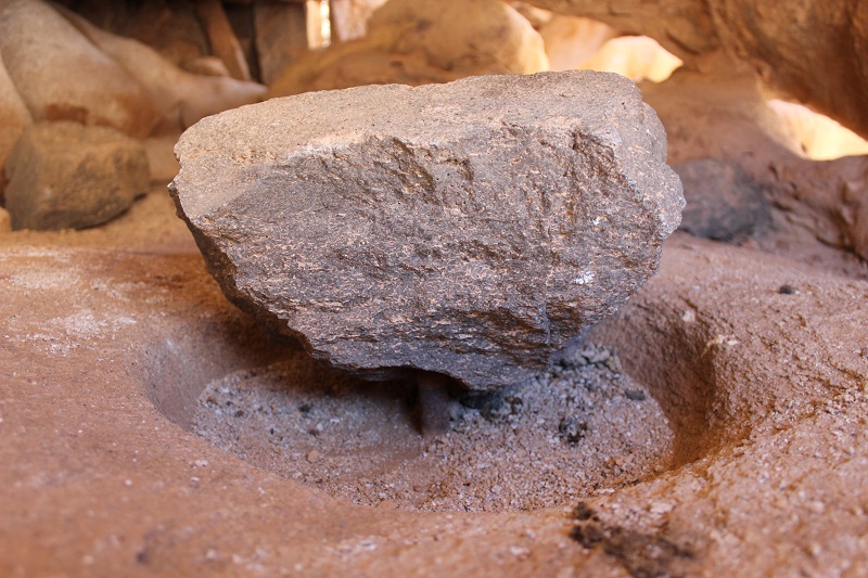 Yubay Rock.JPG - 200kB