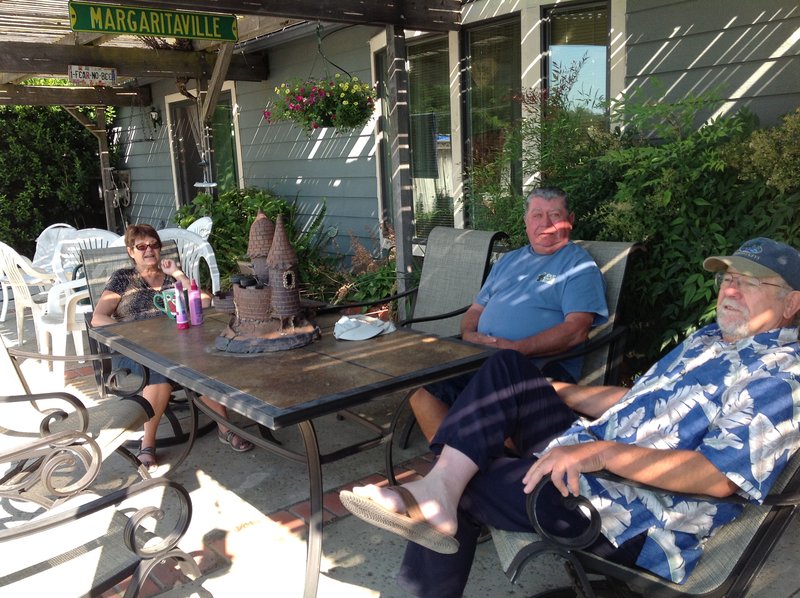 relaxing with Paul Boe.jpg - 154kB