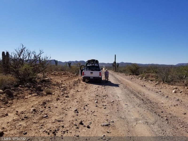 Truck El Arco.jpg - 132kB