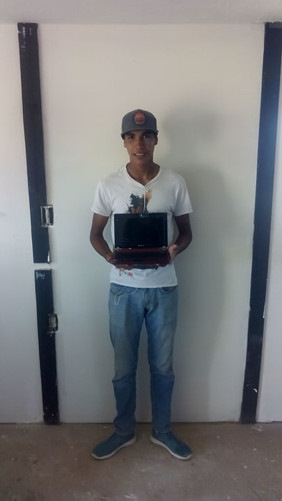 Enrique with Bruce laptop Nov 2017.jpg - 28kB