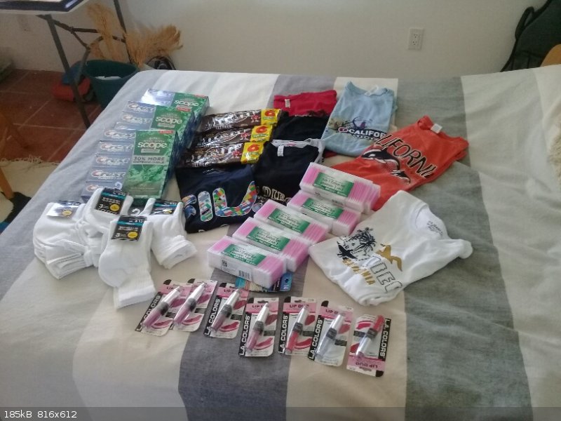 xmas gifts.jpg - 185kB