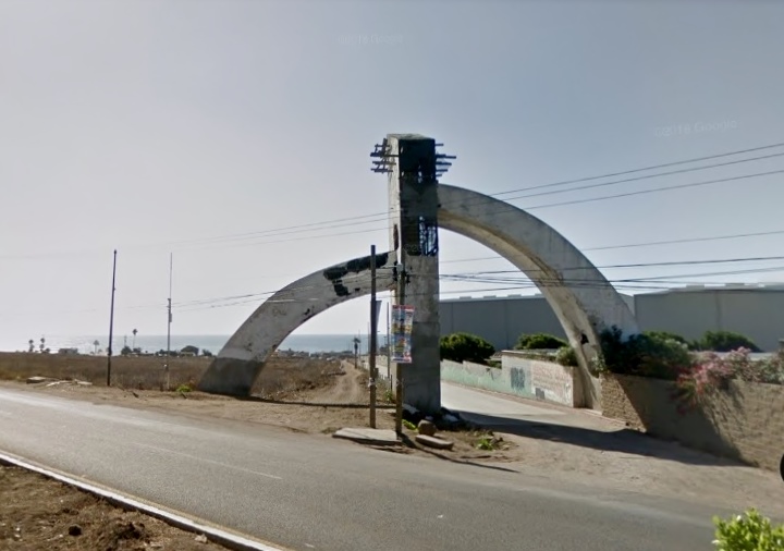KM 33 Monument.jpg - 121kB