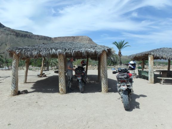 palapa.JPG - 45kB