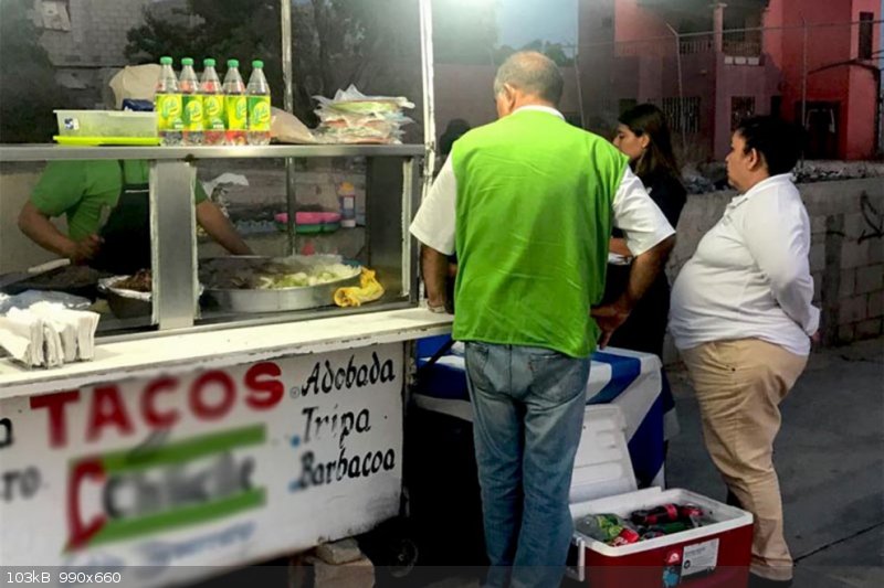 venta-de-alimentos-en-la-calle-puesto-990x660.jpg - 103kB