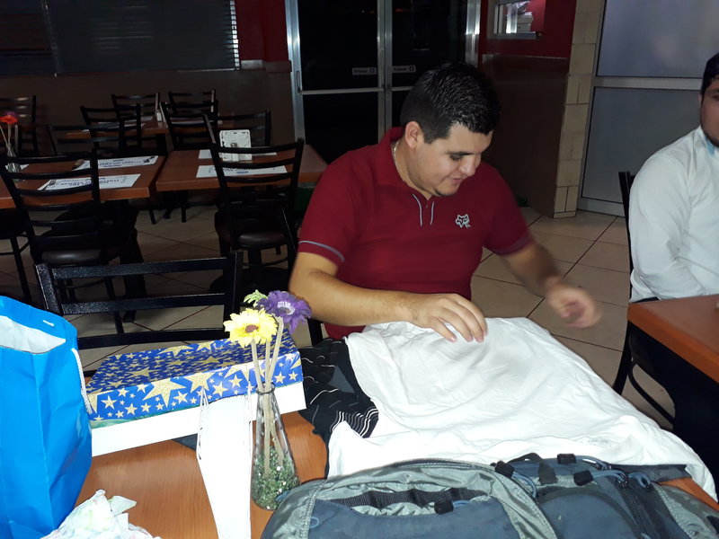 rsz_opening_gift.jpg - 120kB
