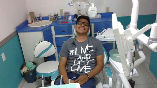 rogelio-in-dental-chair.jpg - 150kB