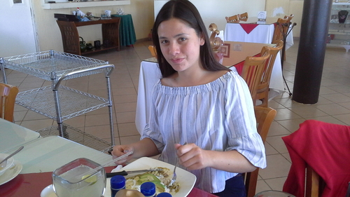 lizeth-lunch.jpg - 156kB