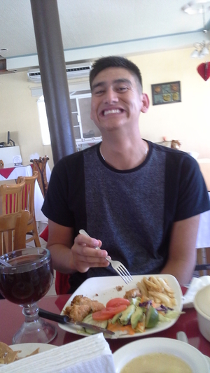 julian-angulo-lunch.jpg - 170kB