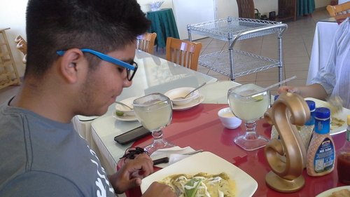 rogelio-lunch.jpg - 152kB