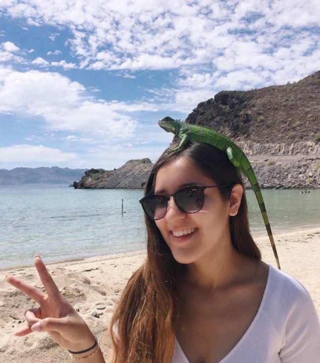 Karla and iguana 2019.jpg - 98kB