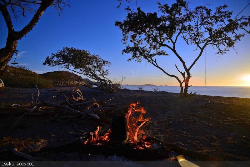 sunrise and camp fire-e.jpg - 199kB