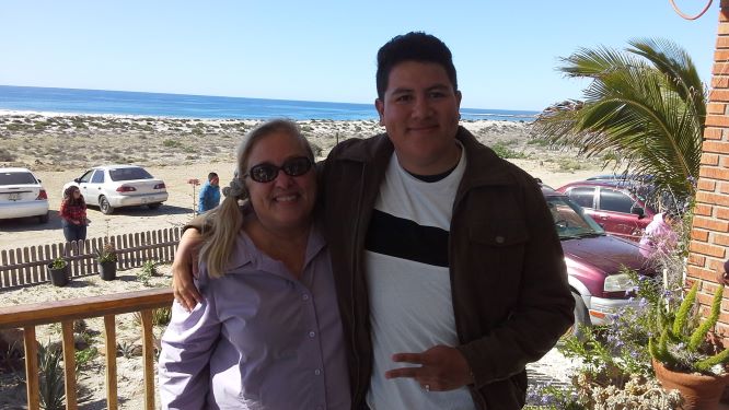 xmas 2019 Ramiro Nava and BlancaA.jpg - 59kB