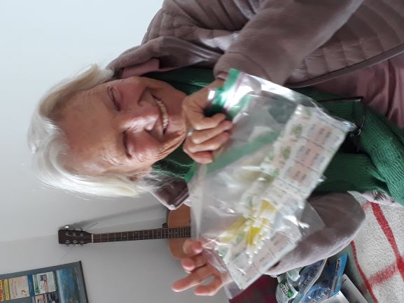 Mom and baggies x.jpg - 38kB