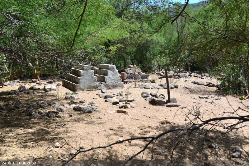 cementerio.jpg - 240kB