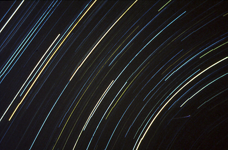 star circle long exposure with shooting star.jpg - 230kB