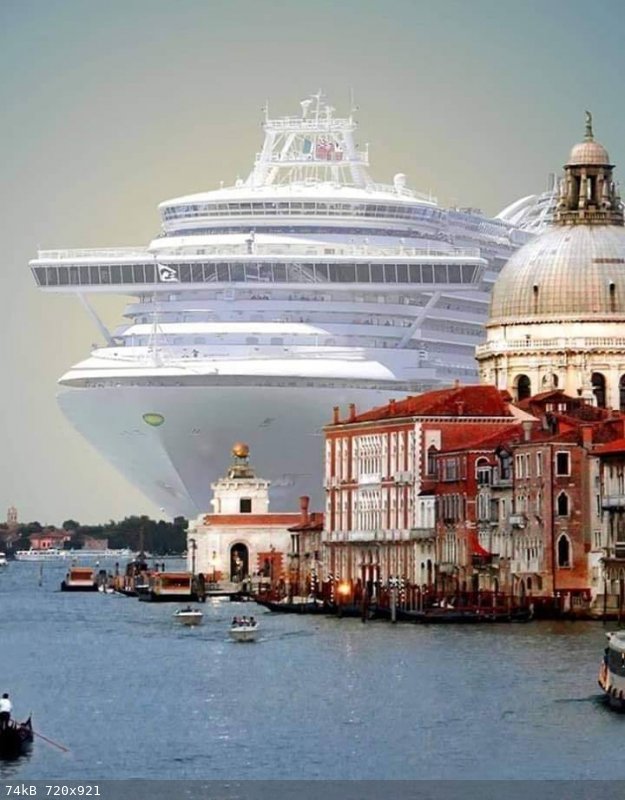 cruise ship venice.jpeg - 74kB