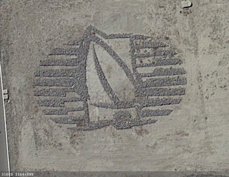 Ensenada harbor geoglyph.jpg - 316kB