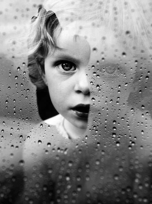 kid raindrop window.jpg - 48kB