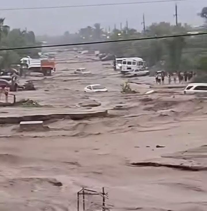 Cabo street flood.jpg - 43kB
