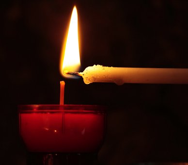 memorial candle.jpg - 10kB