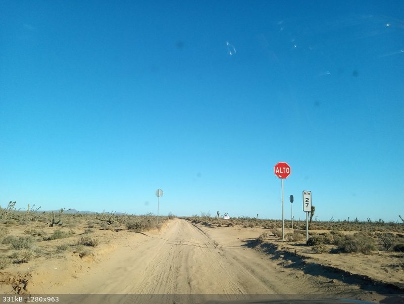 stop sign.jpg - 331kB