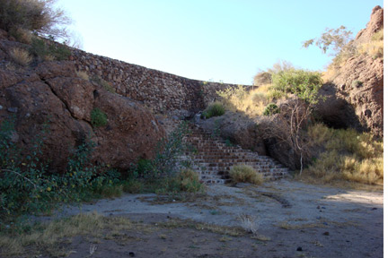 Ruins01W.jpg - 48kB