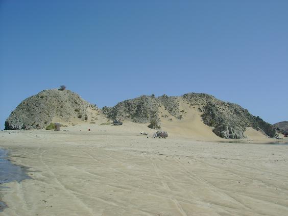 sand dunes in punta final.JPG - 50kB
